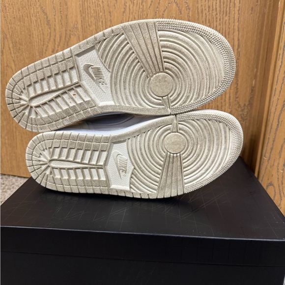 Nike Jordan 1 High OG Method of Make Cream and White Size 8.5 - Picture 8 of 8